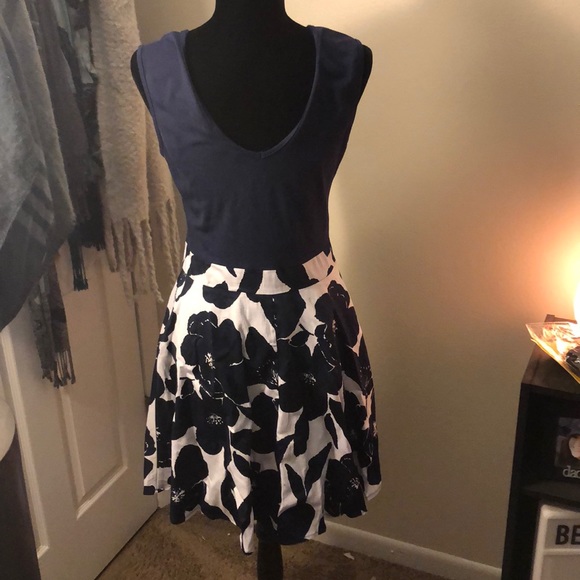 Dress - Picture 2 of 2